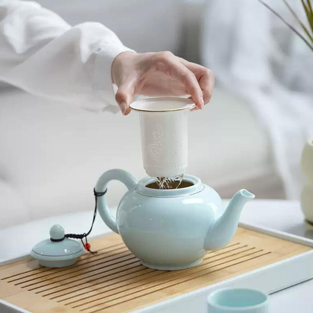 Handcrafted Zen Porcelain Gongfu Tea Set — Elegant Gold-Trimmed Edition